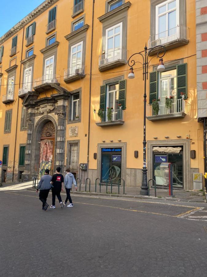 Dimora Donna Elena Bed & Breakfast Napoli Bagian luar foto