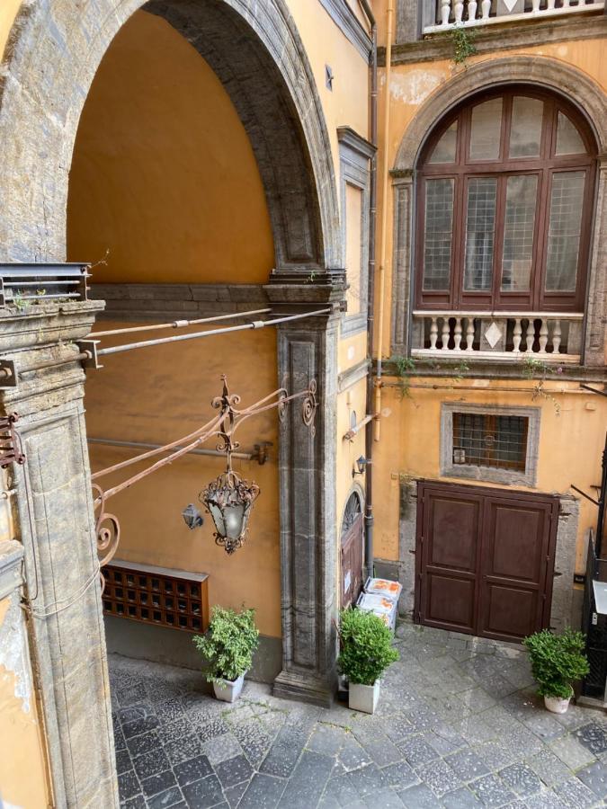 Dimora Donna Elena Bed & Breakfast Napoli Bagian luar foto