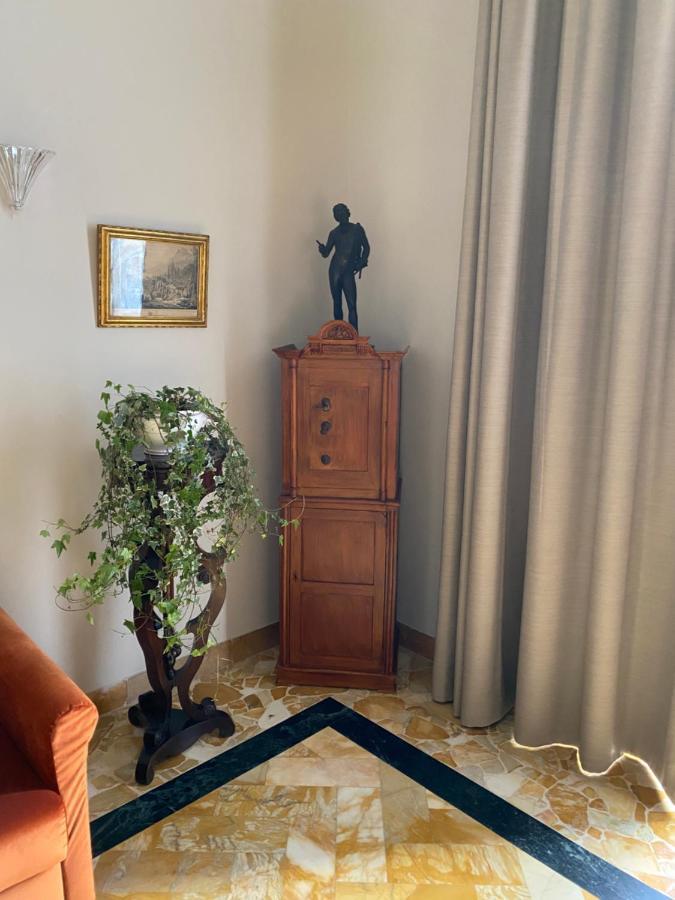 Dimora Donna Elena Bed & Breakfast Napoli Bagian luar foto